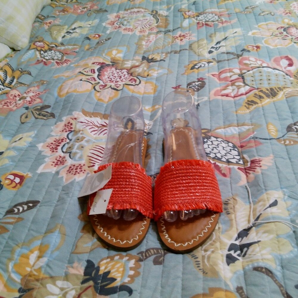 ORANGE SANDALS UNIVERSAL THREAD SIZE 7